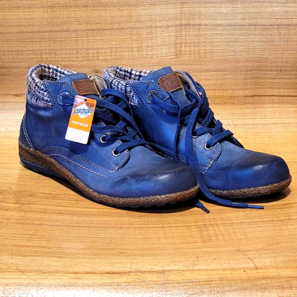 Navy Leather Biza Boot